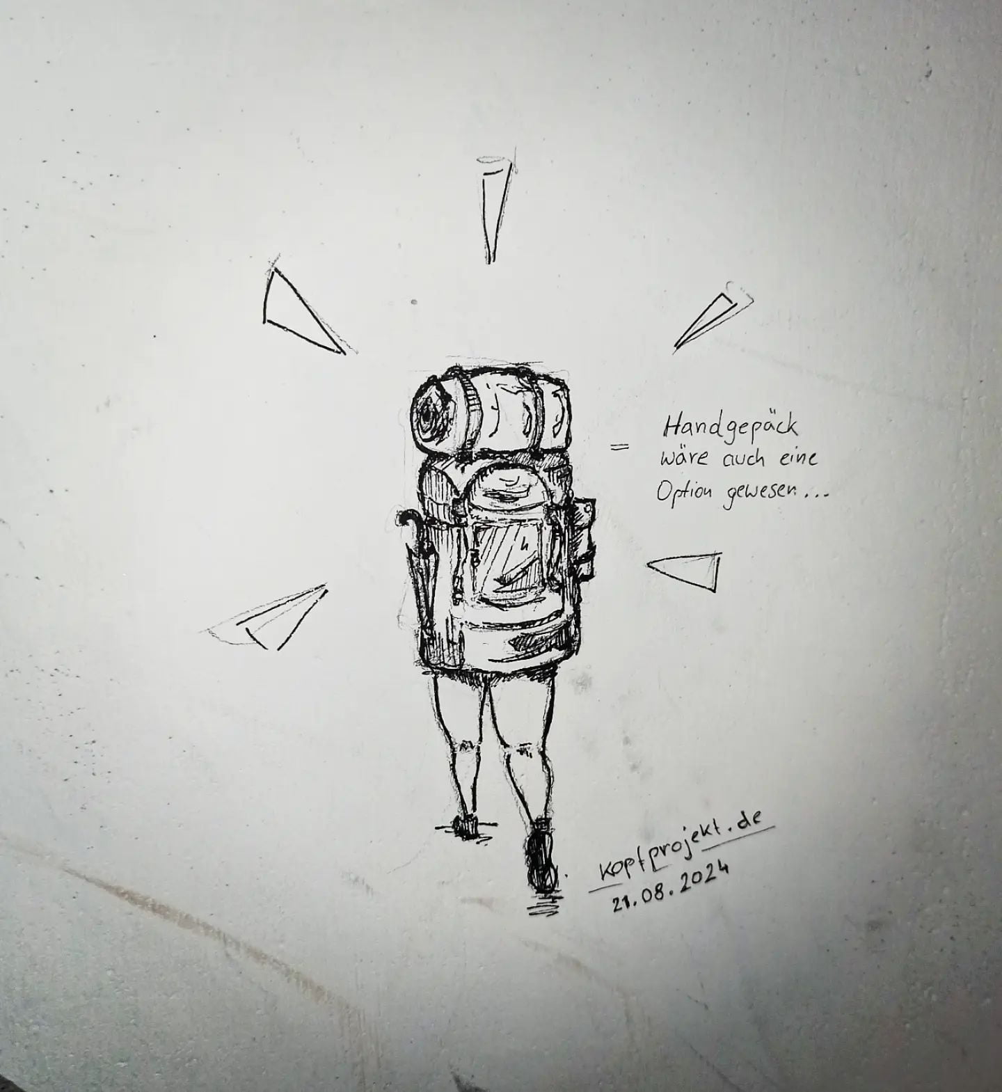 Jetzt habe ich es doch geschafft ein Bildchen zu zeichnen auf meiner Reise durch #Japan. Zudem noch eine #wandschmiererei  aber keine Sorge, das Hostel hat hierfür extra einen Bereich, quasi als Gästebuch vorgesehen! Falls ihr Mal in die Verlegenheit kommt, nehmt nur Handgepäck mit, ehrlich!#kopfprojekt #graffiti #blog #life #diary #tagebuch #zettelfan #zeichnen #zeichnung #bildchen #skizze #skribble #scribble #kritzelei #comic #drawing #illustration #painting #artbook #sketch #sketchbook #doodle #draft #inkdrawing