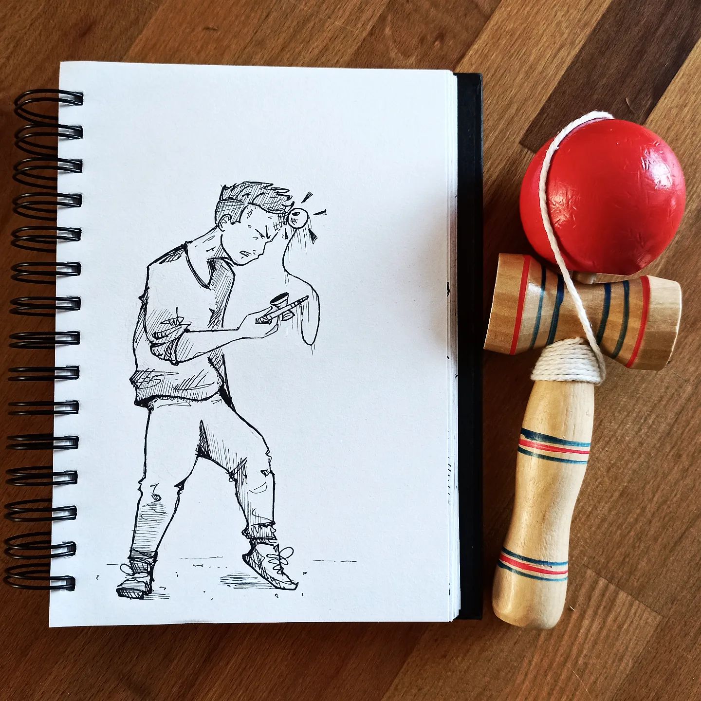 Hätte nicht gedacht, dass #kendama hier so gut ankommt, bisher feiern wir es total. Schönes Mitbringsel aus #japan 😀 #kopfprojekt #blog #life #diary #tagebuch #zettelfan #zeichnen #zeichnung #bildchen #skizze #skribble #scribble #kritzelei #comic #drawing #illustration #painting #artbook #sketch #sketchbook #doodle #draft #inkdrawing